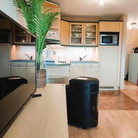 아파트 With Beautiful Views 2 Km From 더뷔