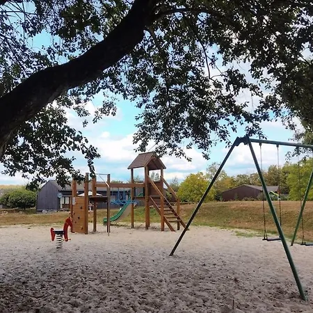 아파트 With Beautiful Views 2 Km From